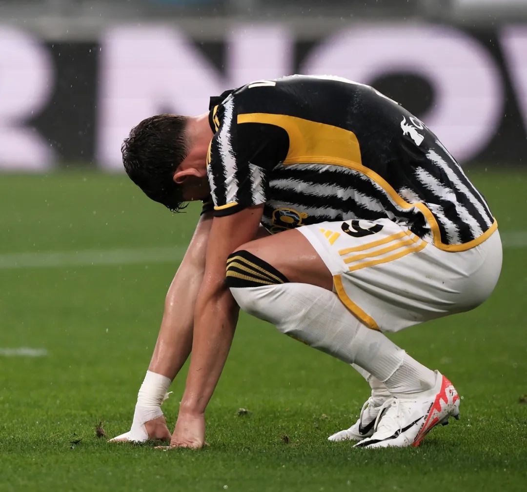 德甲：多特蒙德以4比0 轻取法兰克福